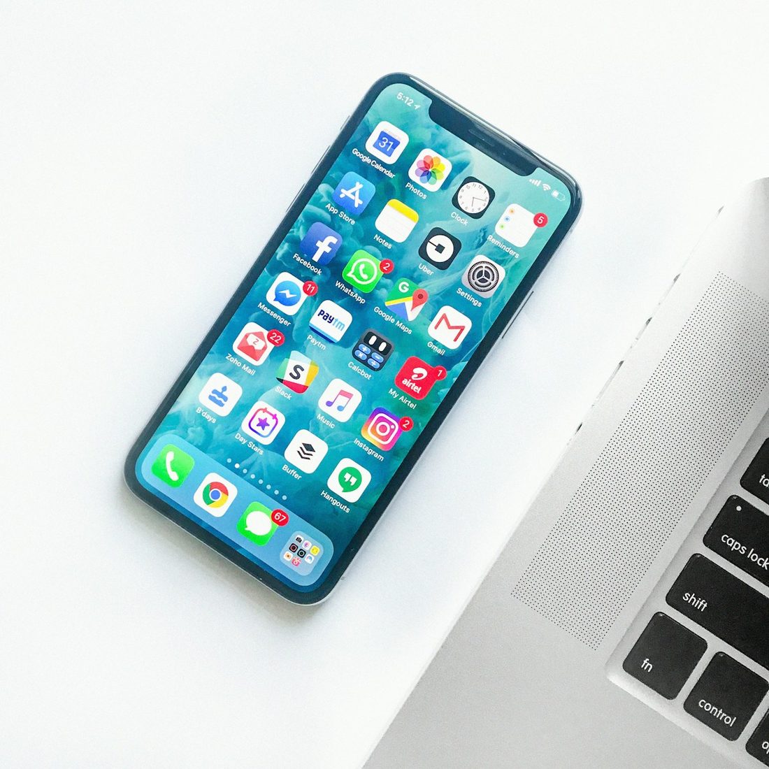 悦盈体育 APP 赛程与赛事列表界面示意
